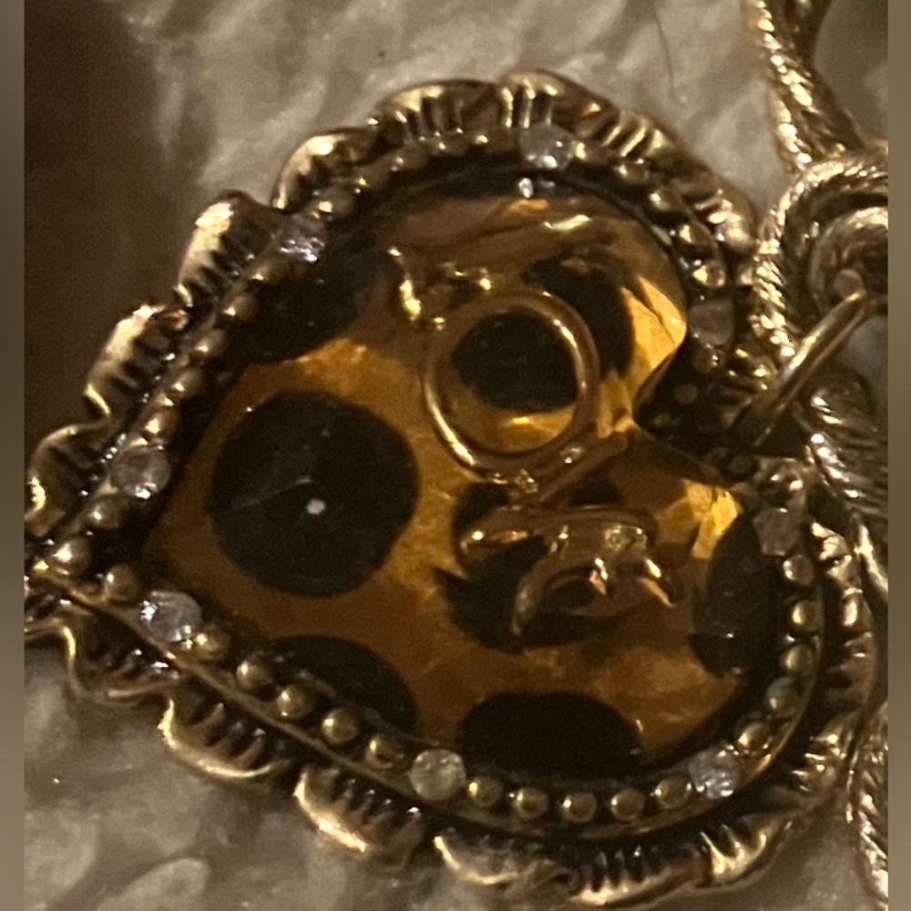 Betsey Johnson Gold Leopard Heart Charm Bracelet - Picture 4 of 7